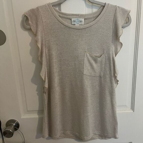 NWT Francesca’s Maggie Flutter Sleeve Pocket Tee Ruffle Sleeve Size Small - Picture 4 of 6